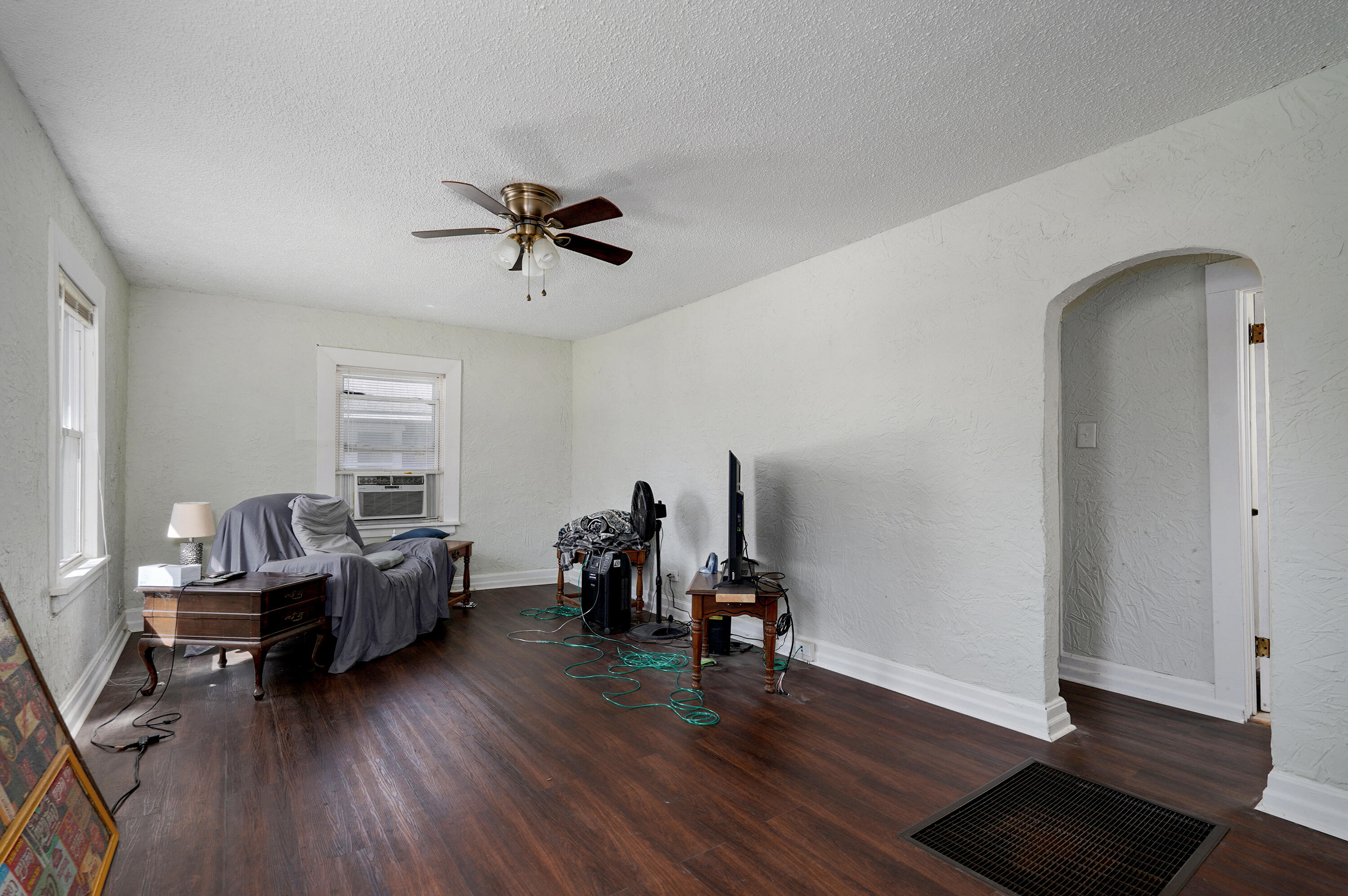 1927 East Monroe Terrace Property Photo 5
