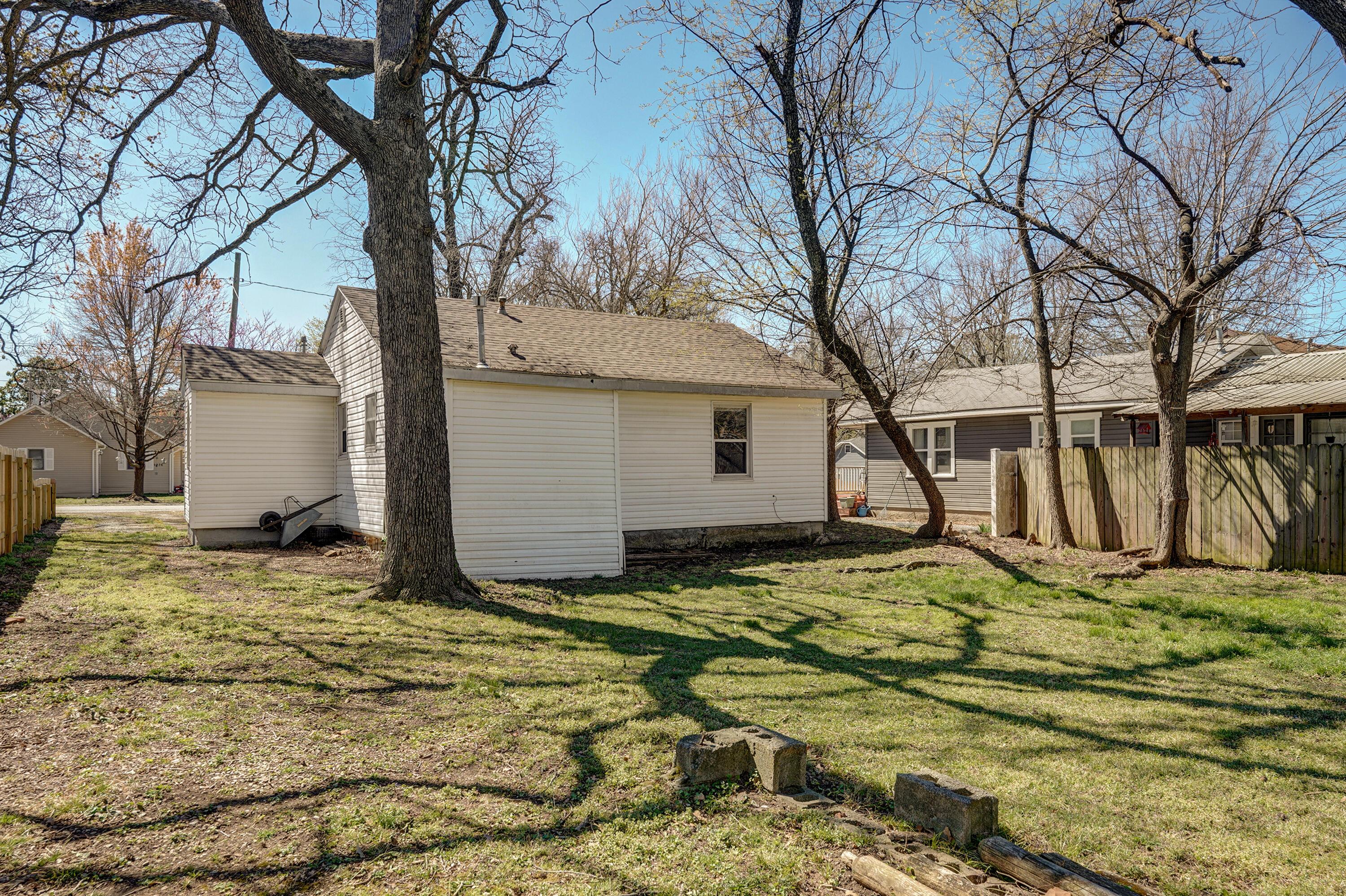1927 East Monroe Terrace Property Photo 16