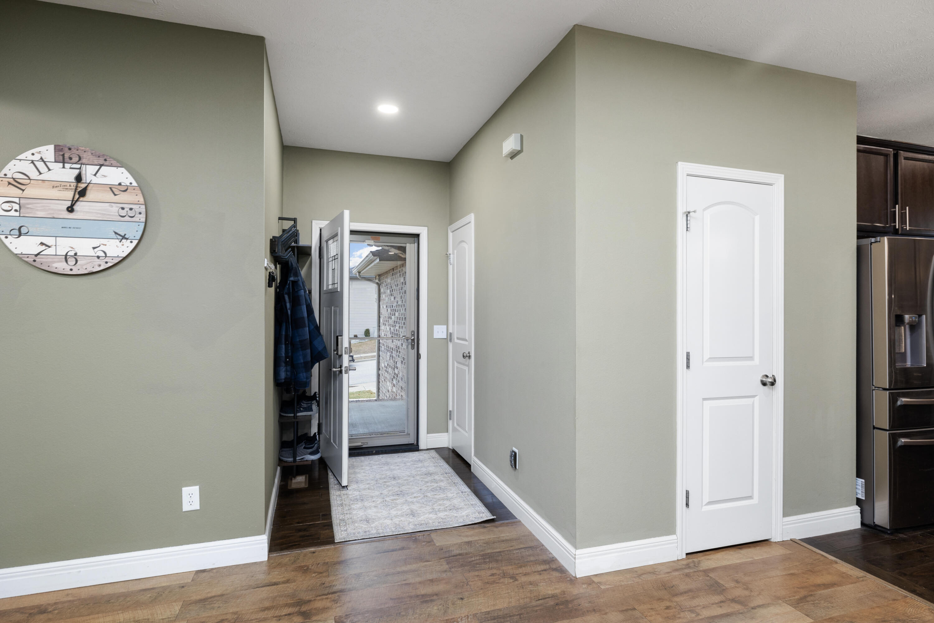 1306 West Millpond Drive Property Photo 4