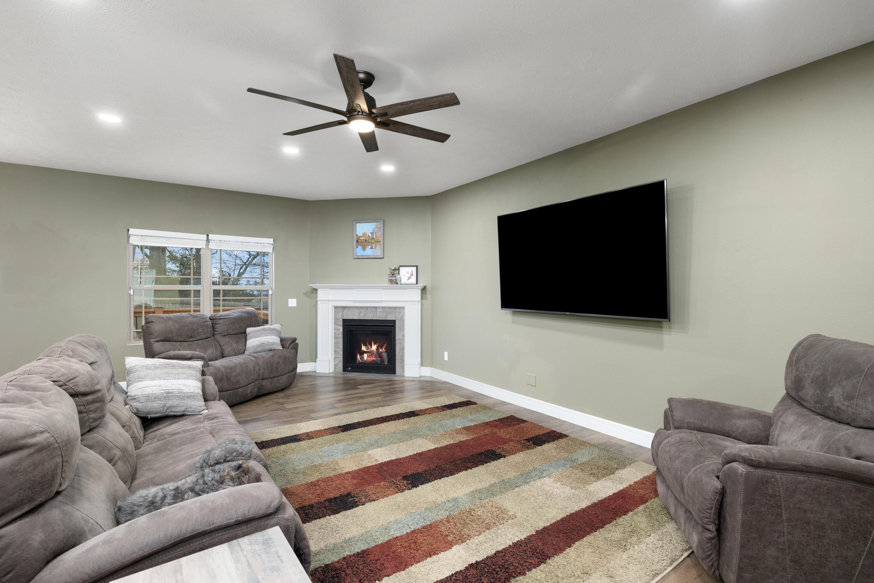 1306 West Millpond Drive Property Photo 5