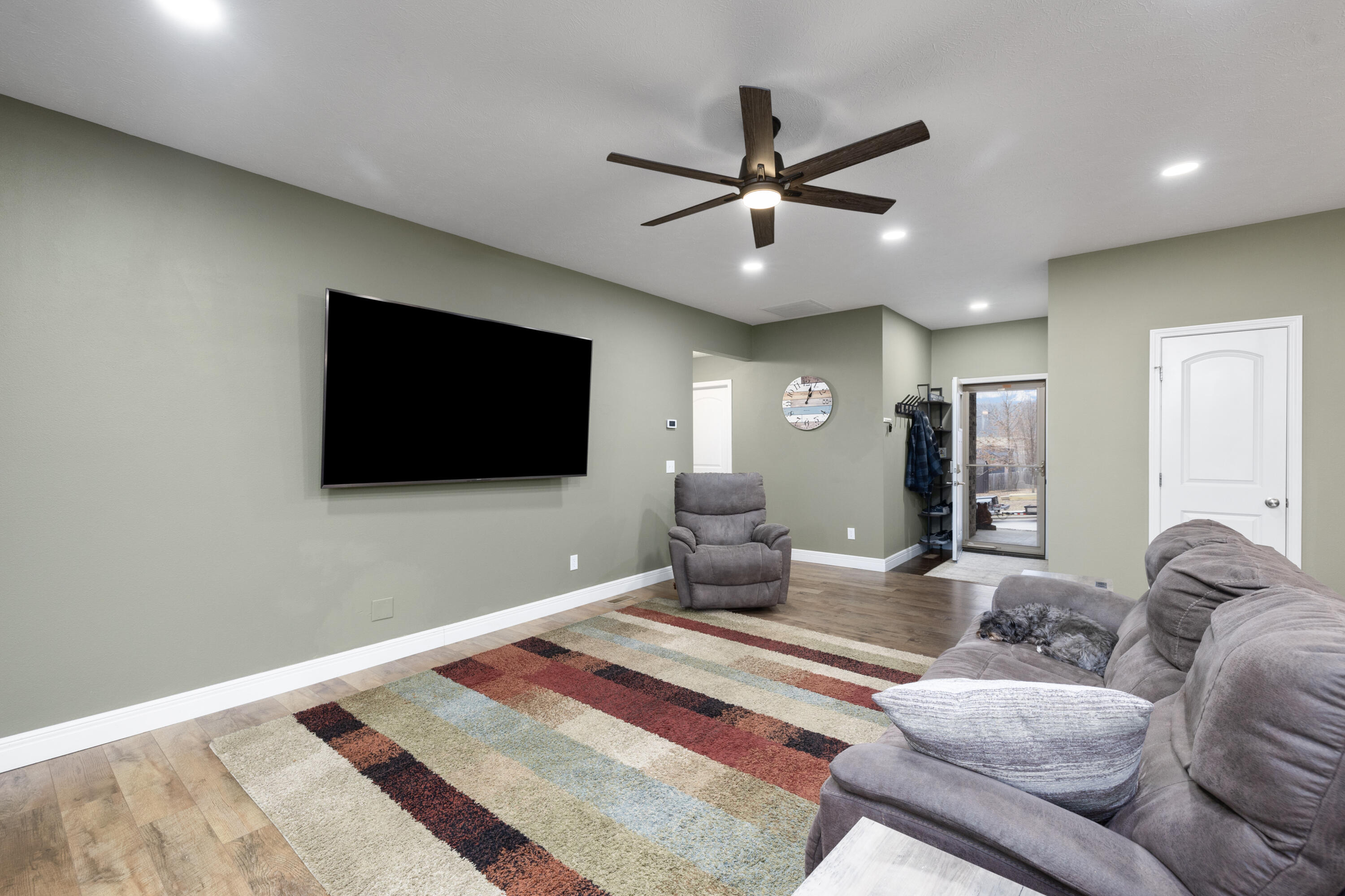 1306 West Millpond Drive Property Photo 6
