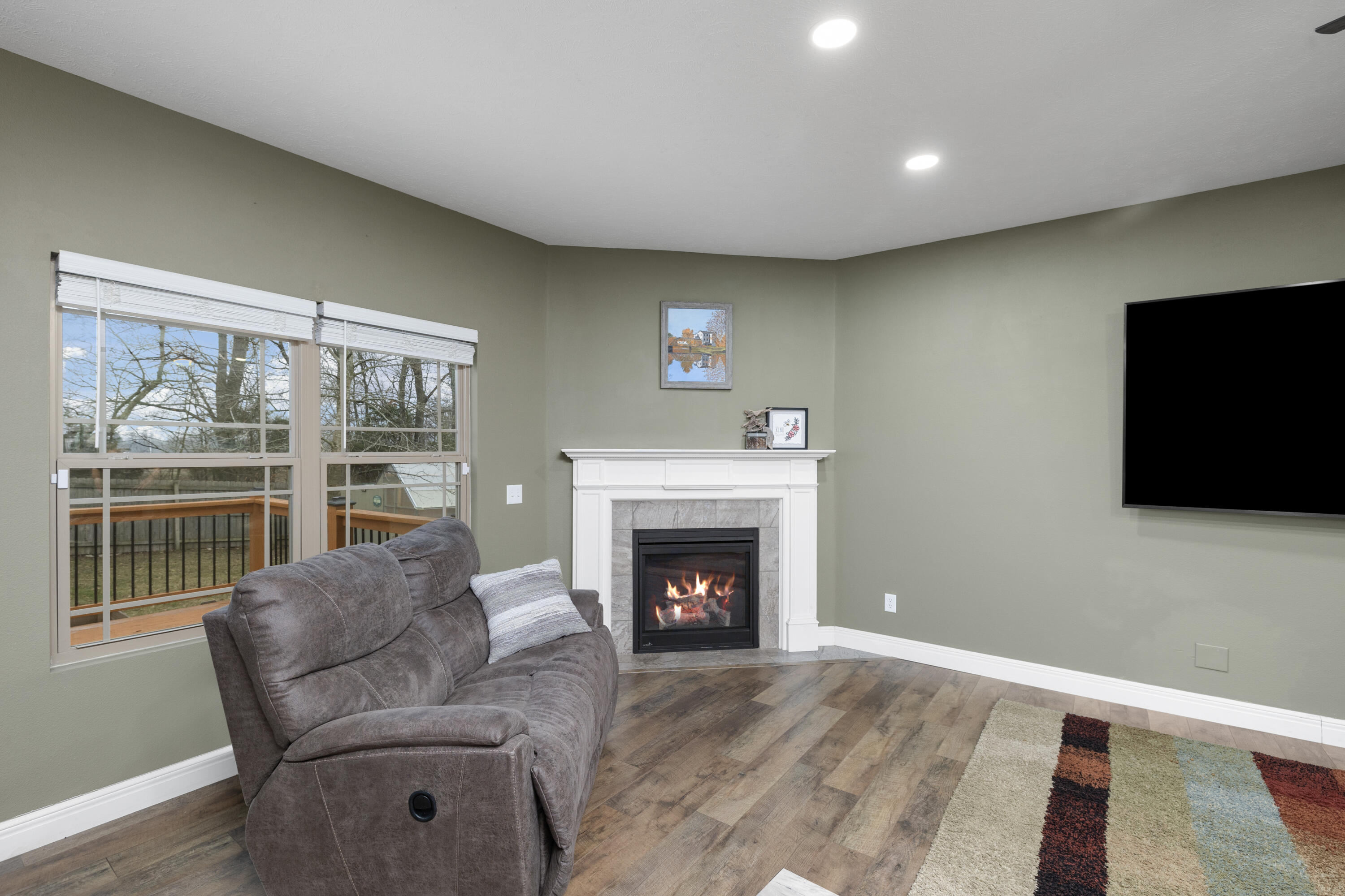 1306 West Millpond Drive Property Photo 7