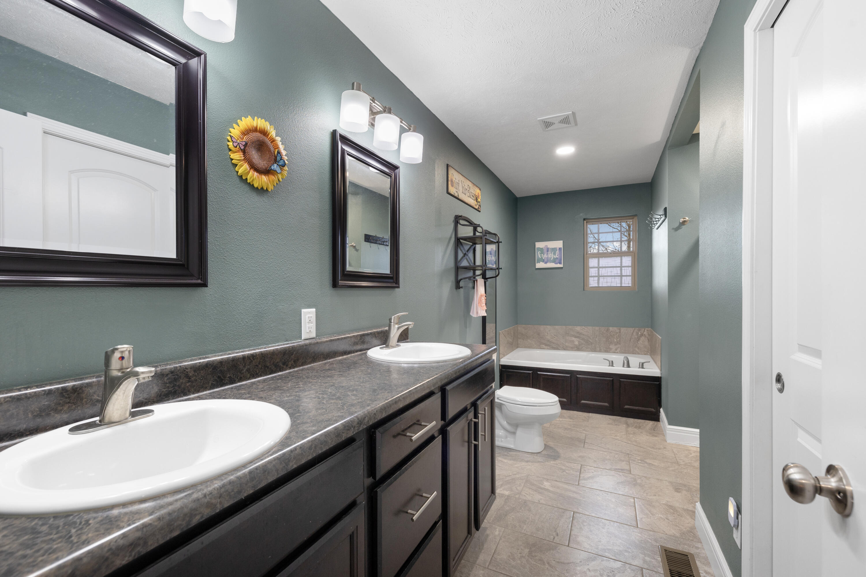 1306 West Millpond Drive Property Photo 17