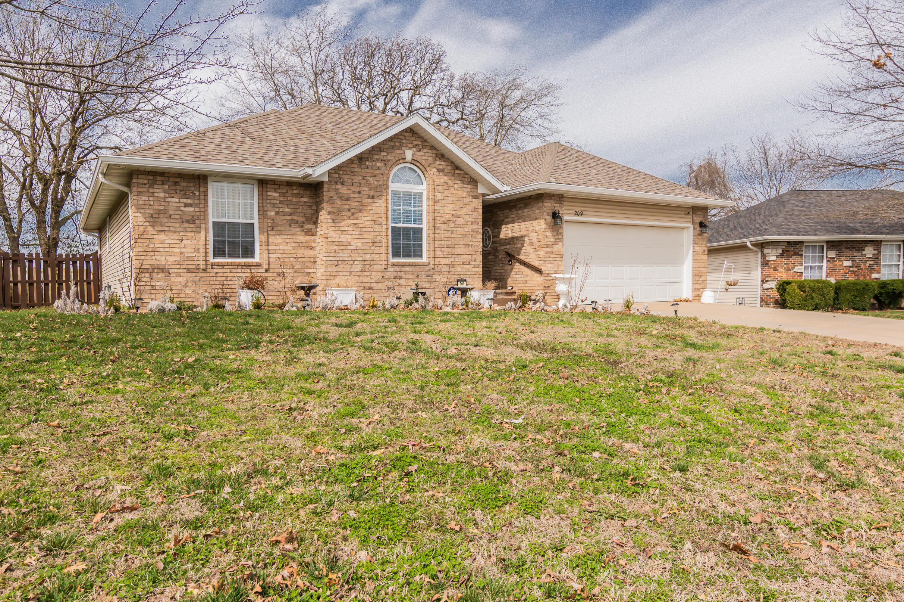 209 North Carlisle Drive Property Photo