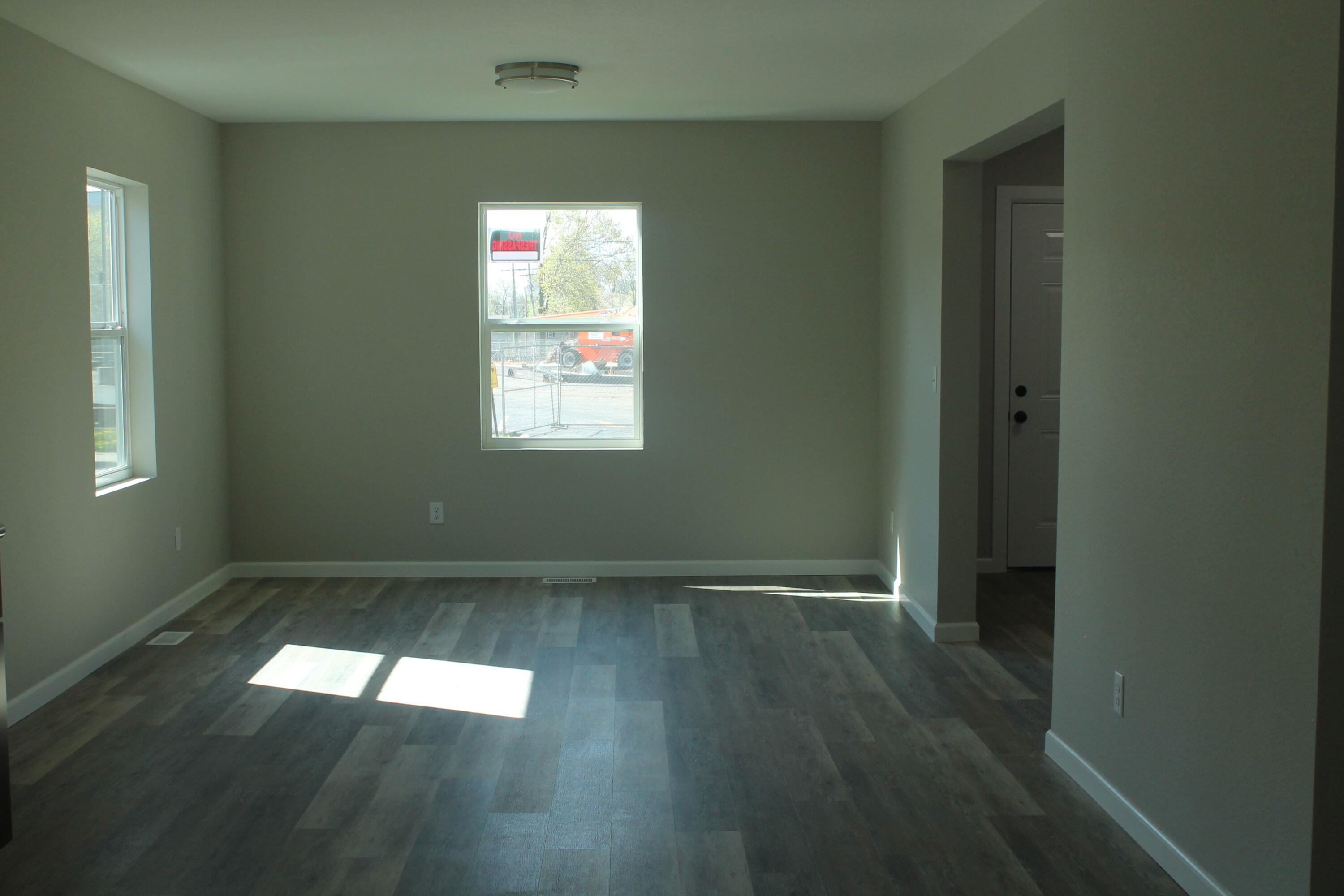 435 West Division Street Property Photo 8
