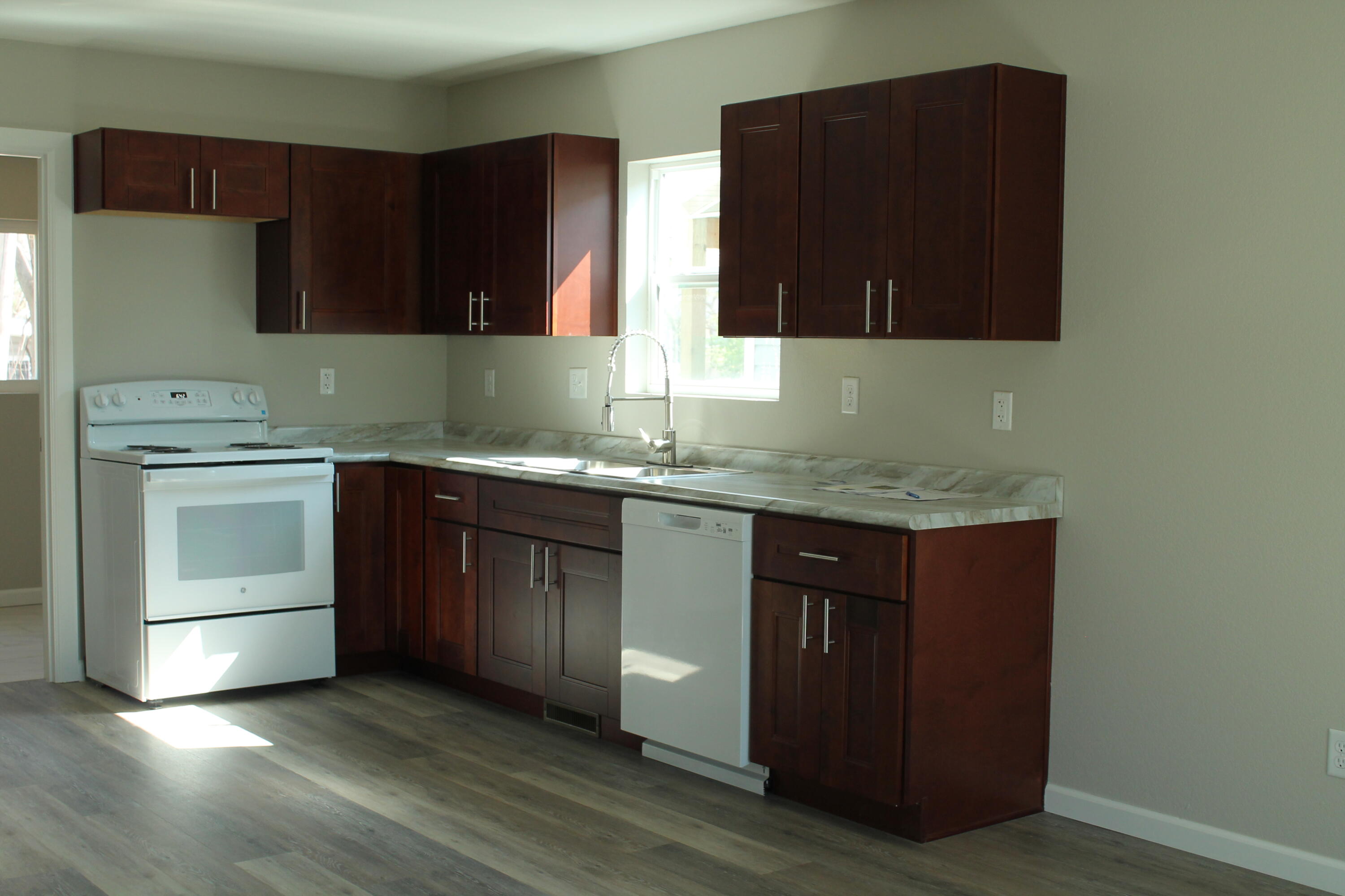 435 West Division Street Property Photo 11