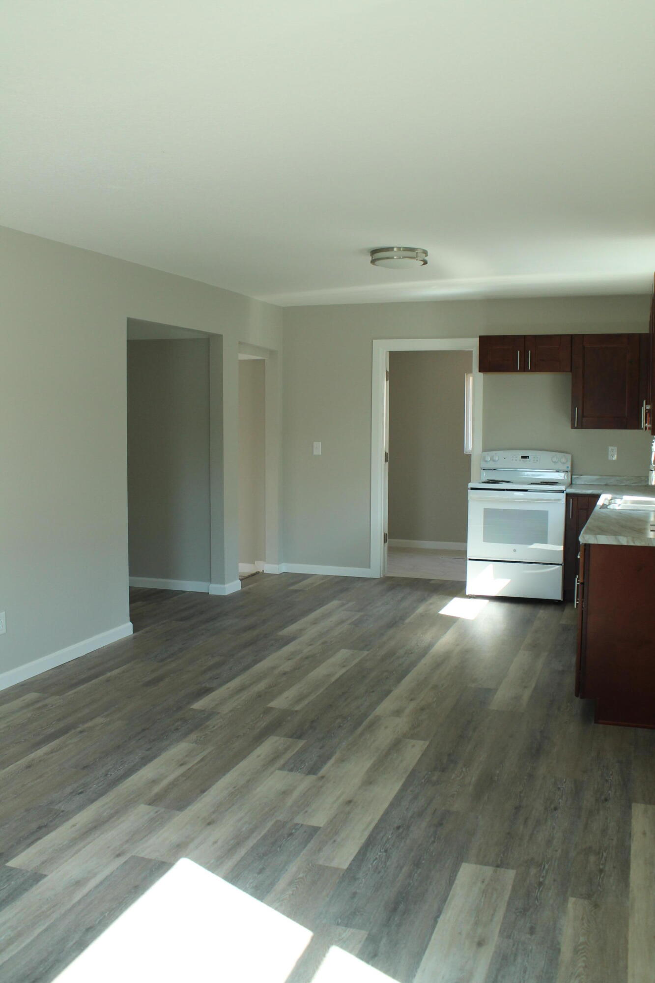 435 West Division Street Property Photo 13