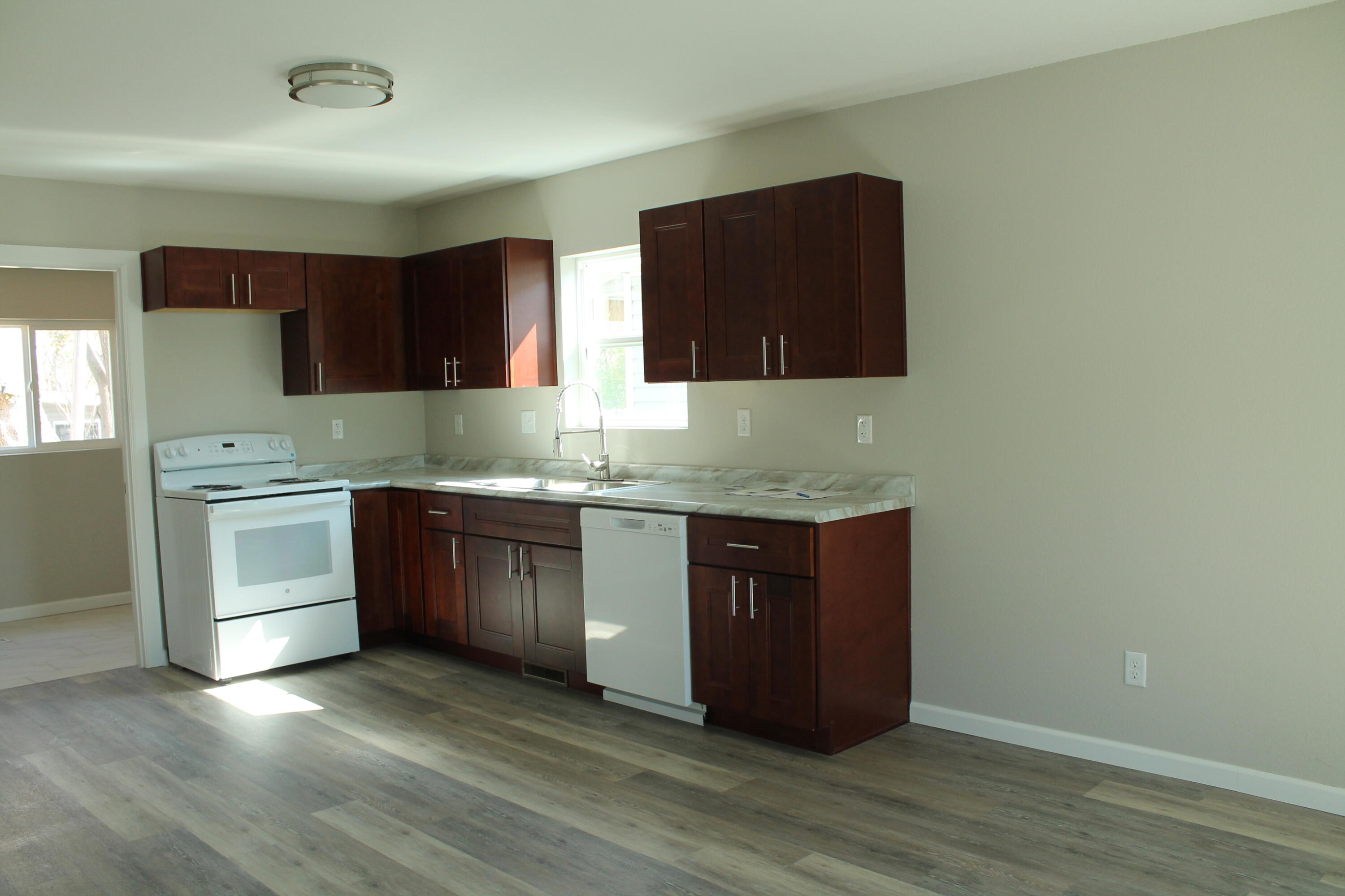 435 West Division Street Property Photo 21