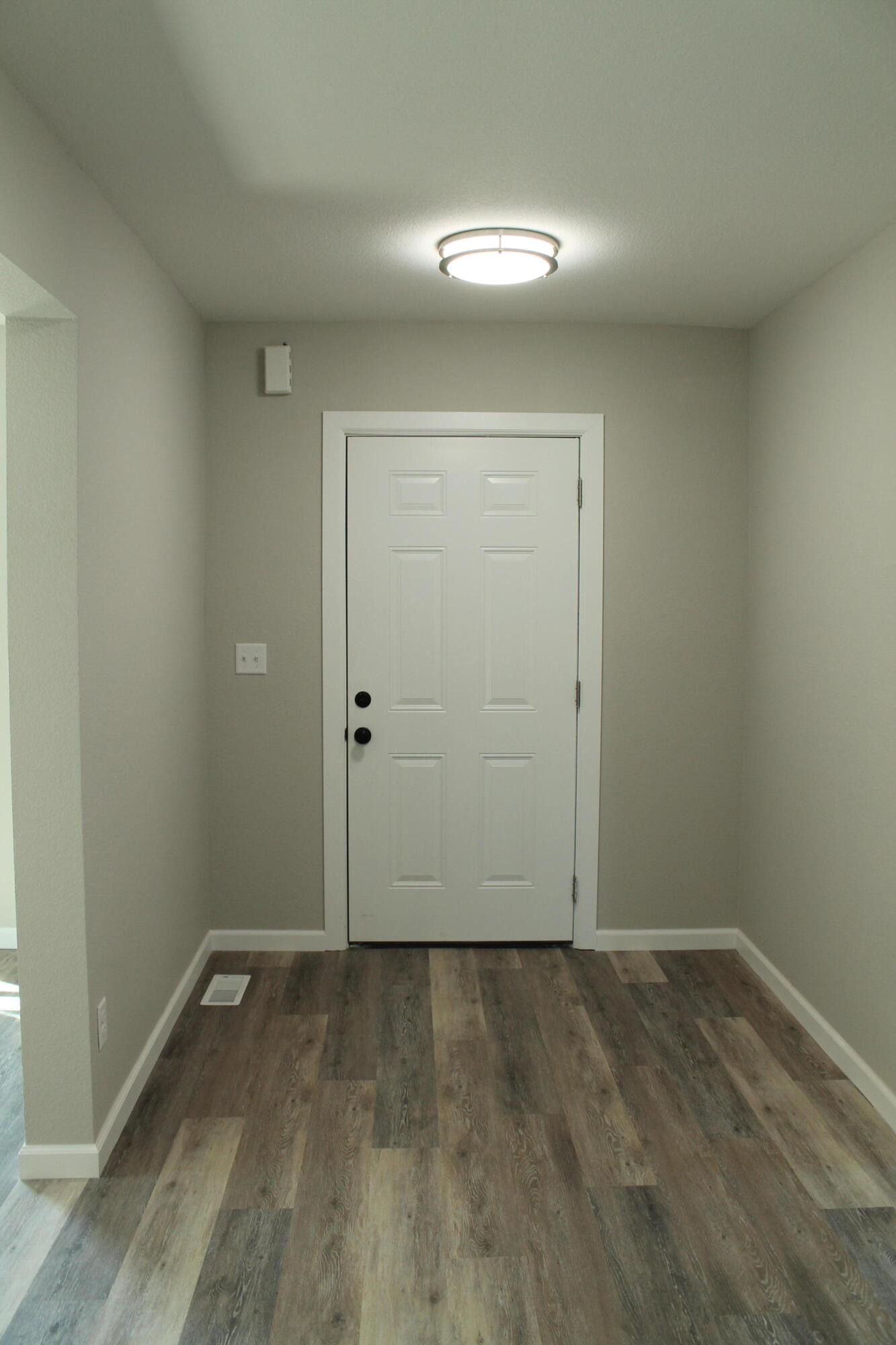 435 West Division Street Property Photo 23