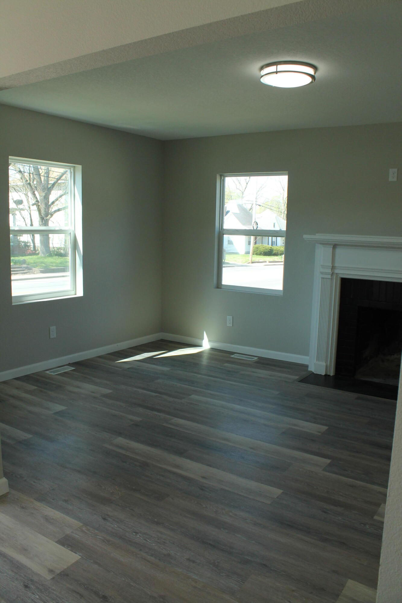 435 West Division Street Property Photo 28