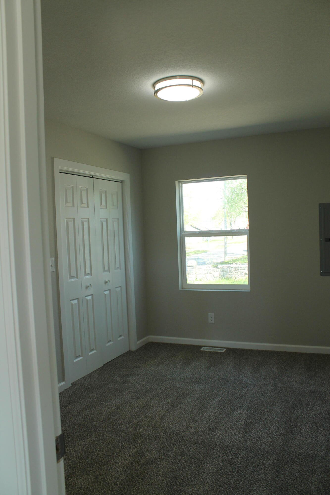 435 West Division Street Property Photo 30