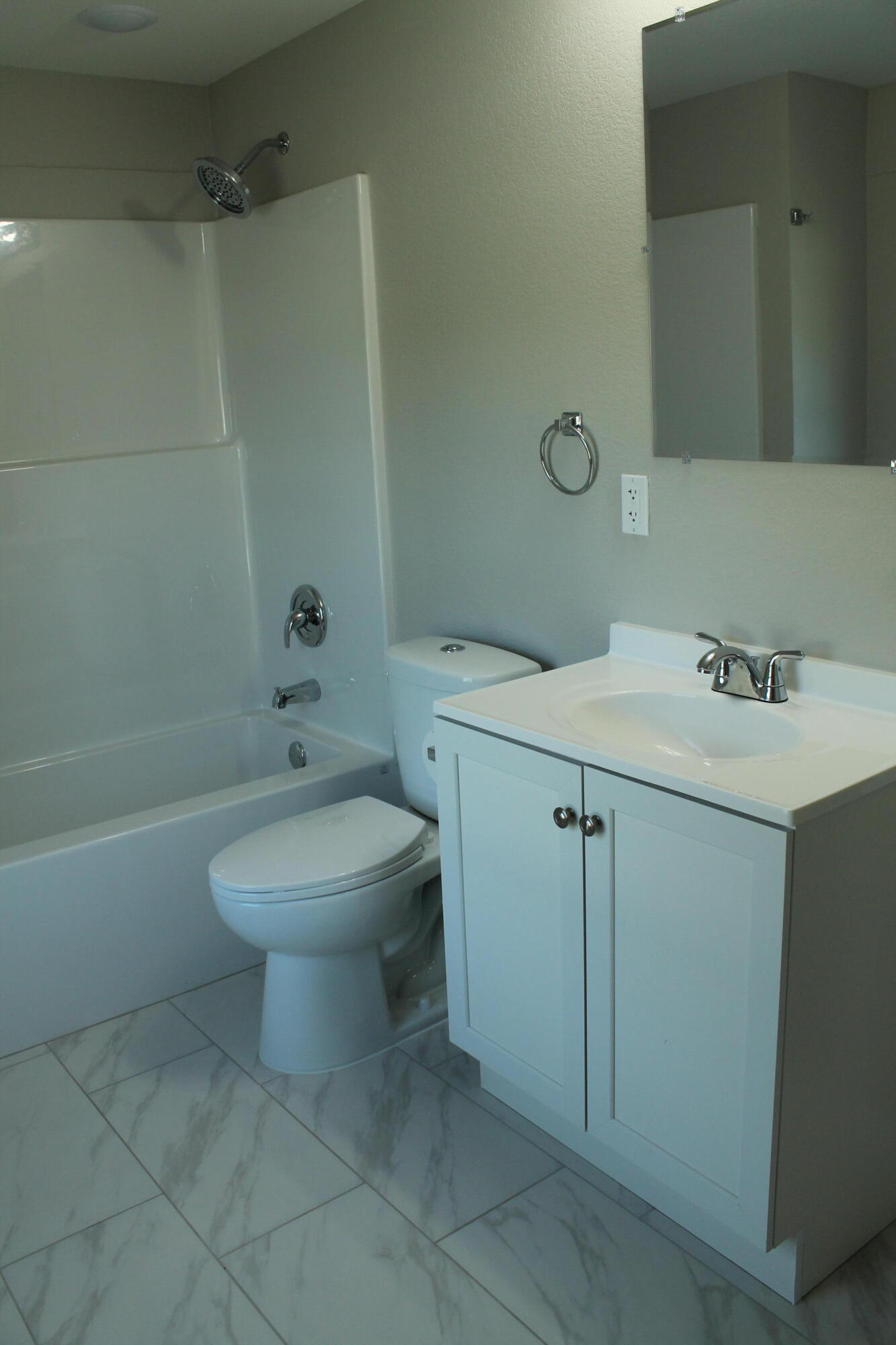 435 West Division Street Property Photo 32