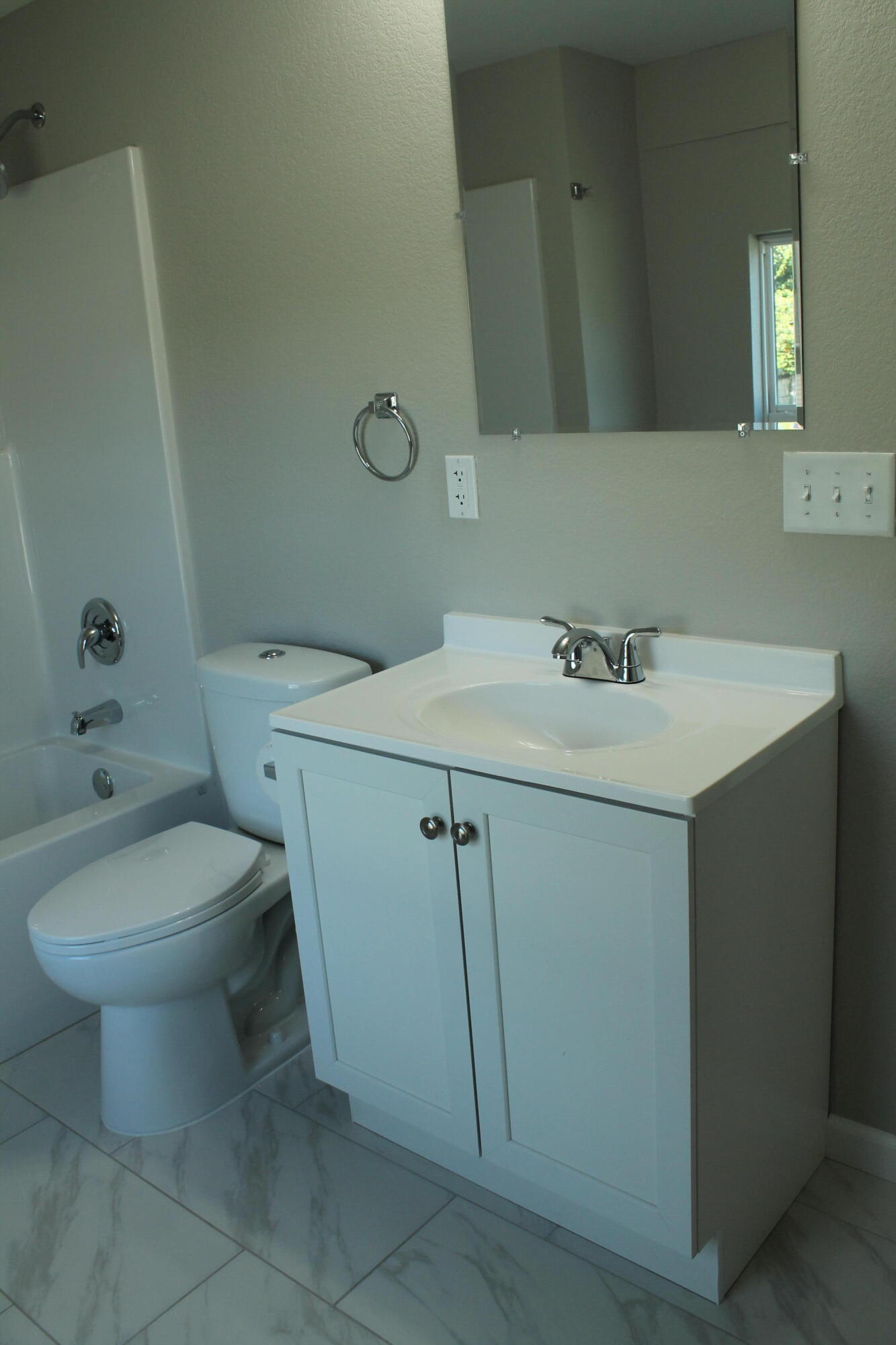 435 West Division Street Property Photo 35