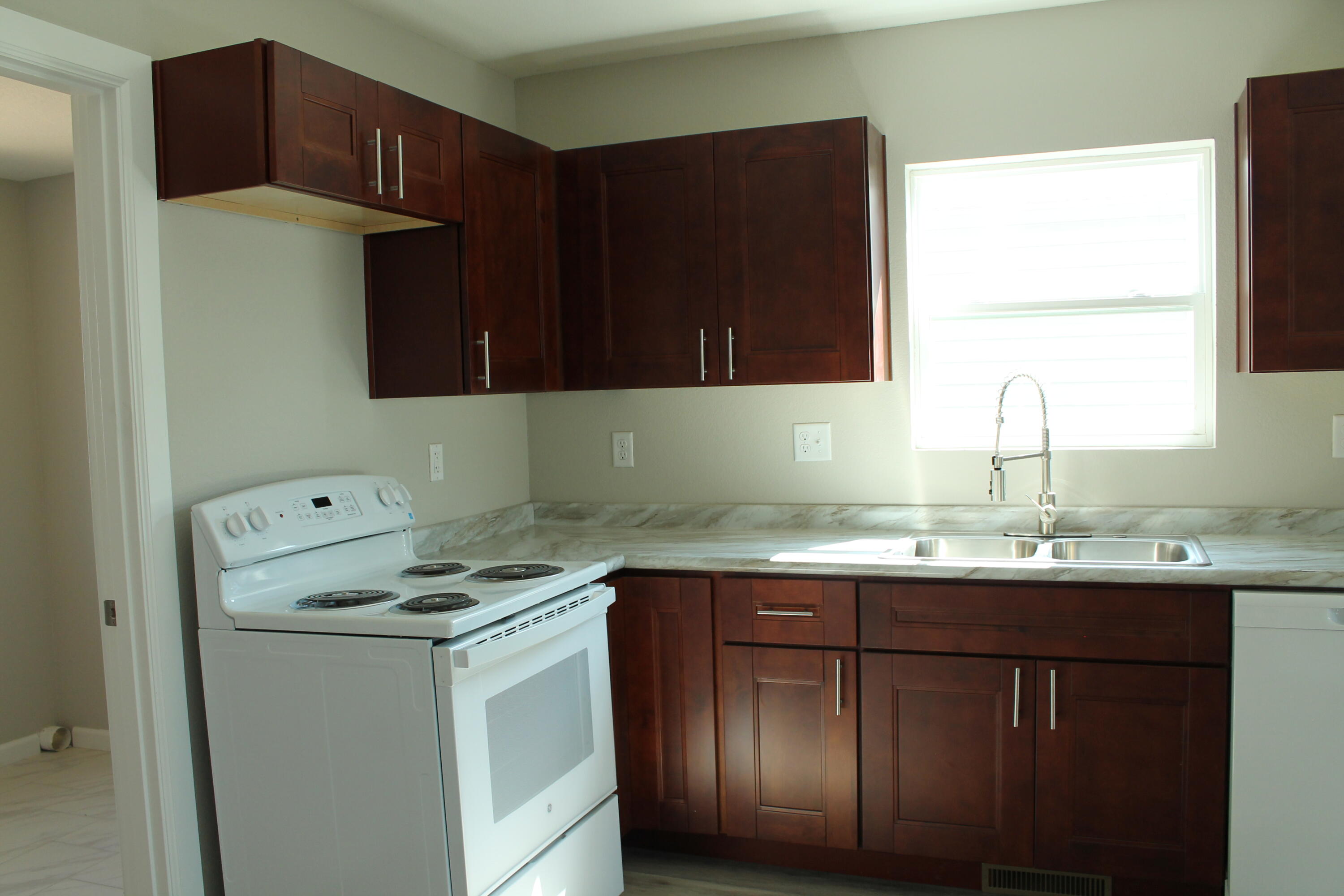 435 West Division Street Property Photo 37