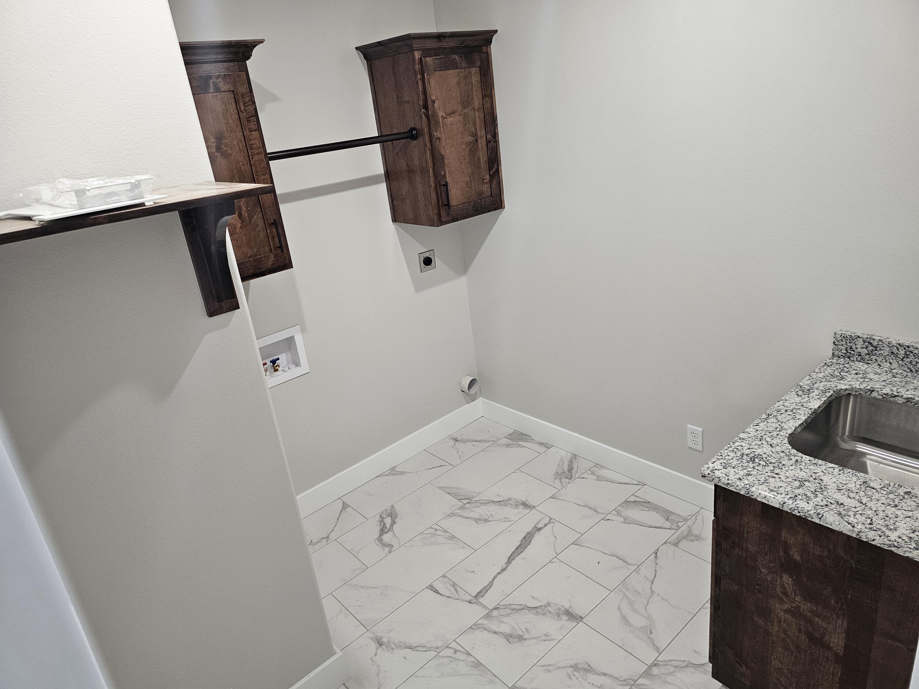 2720 West Osprey Property Photo 10