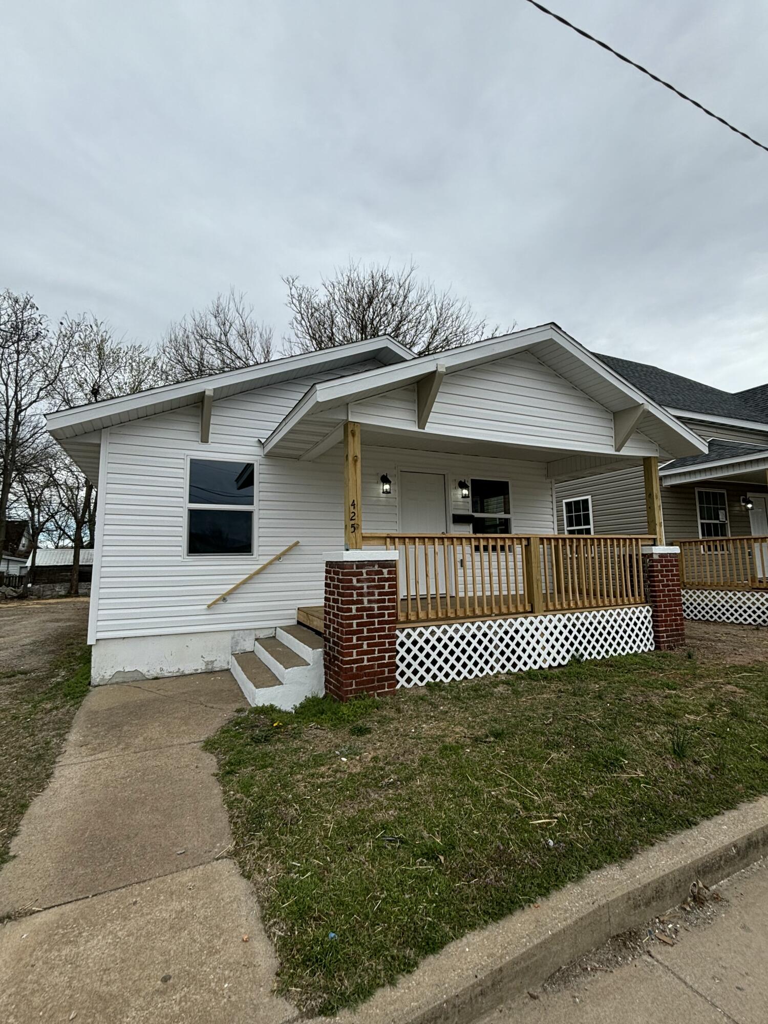 425 West Division Street Property Photo