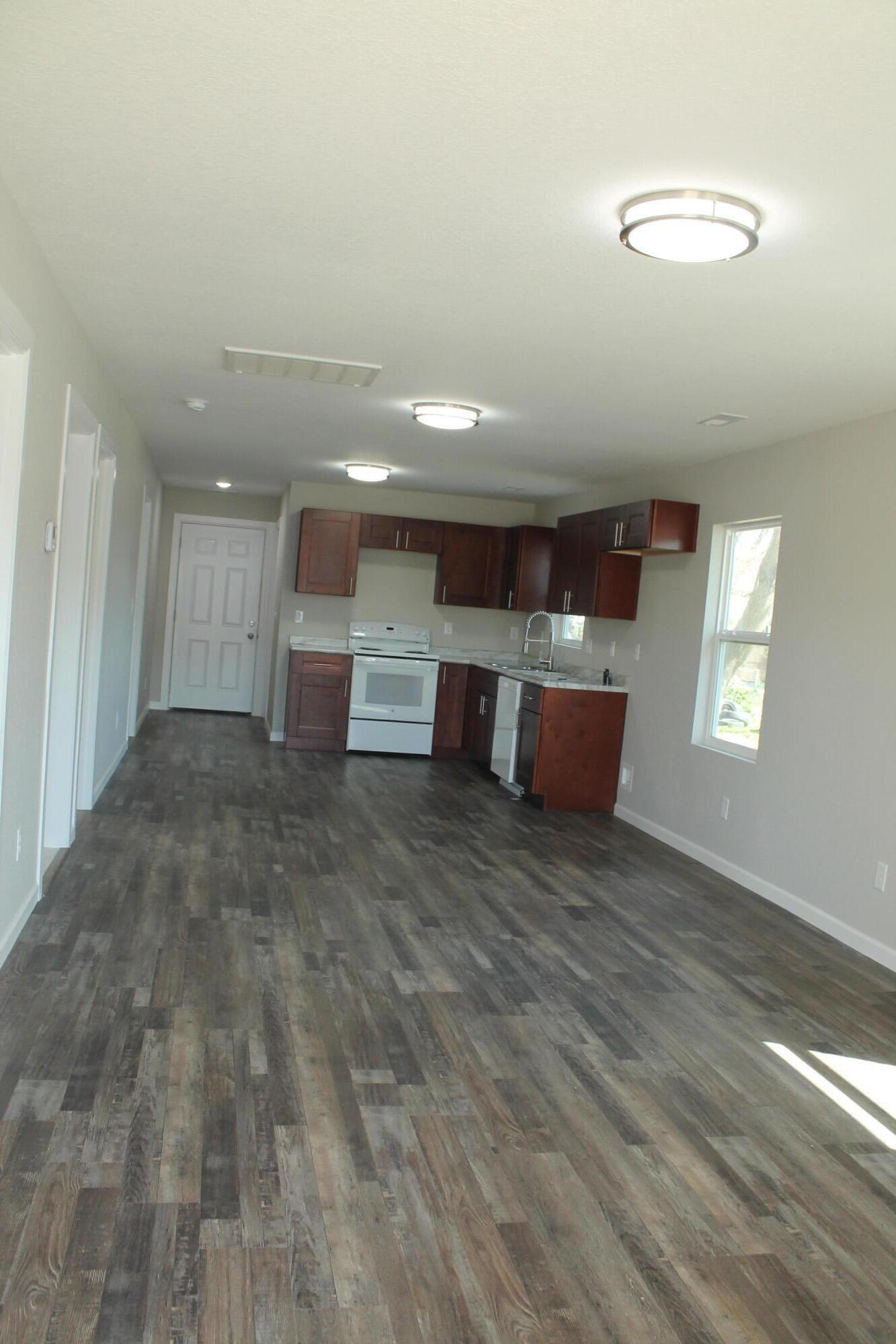 425 West Division Street Property Photo 10