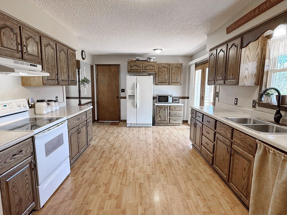 9215 East 54 Highway Property Photo 14