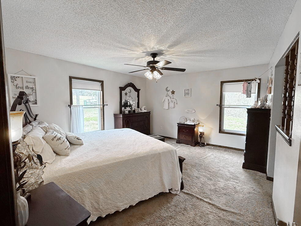 9215 East 54 Highway Property Photo 18