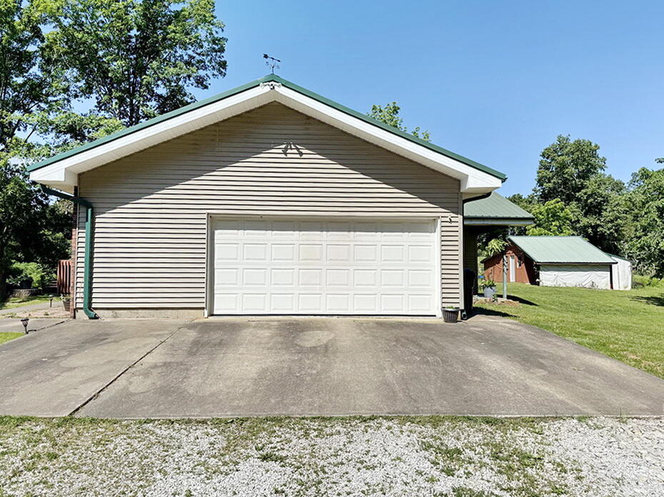 9215 East 54 Highway Property Photo 25