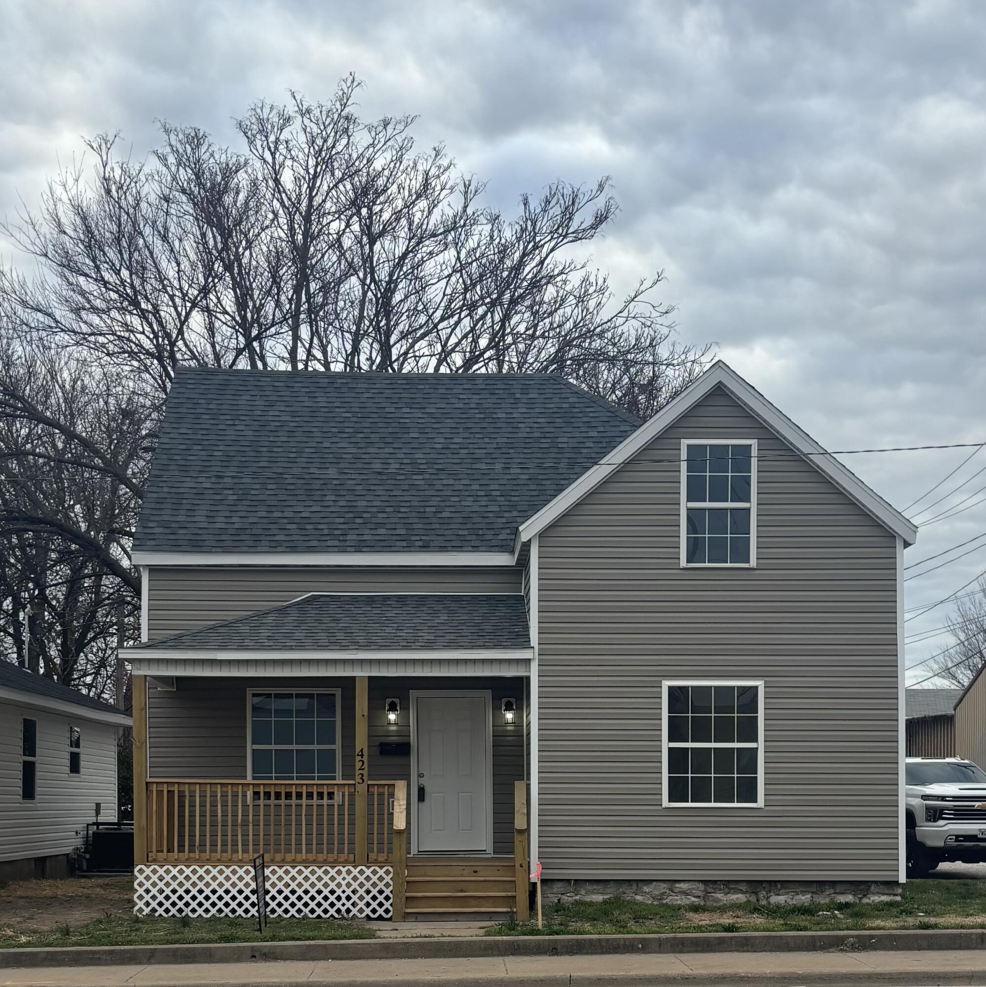 423 West Division Street Property Photo 1