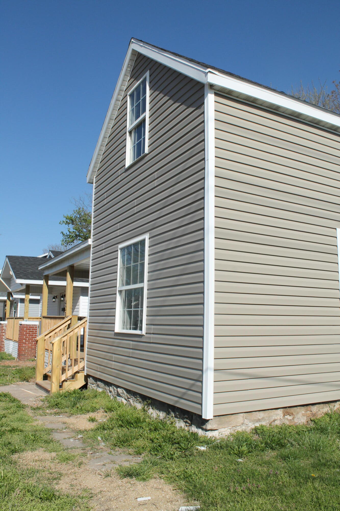 423 West Division Street Property Photo 3