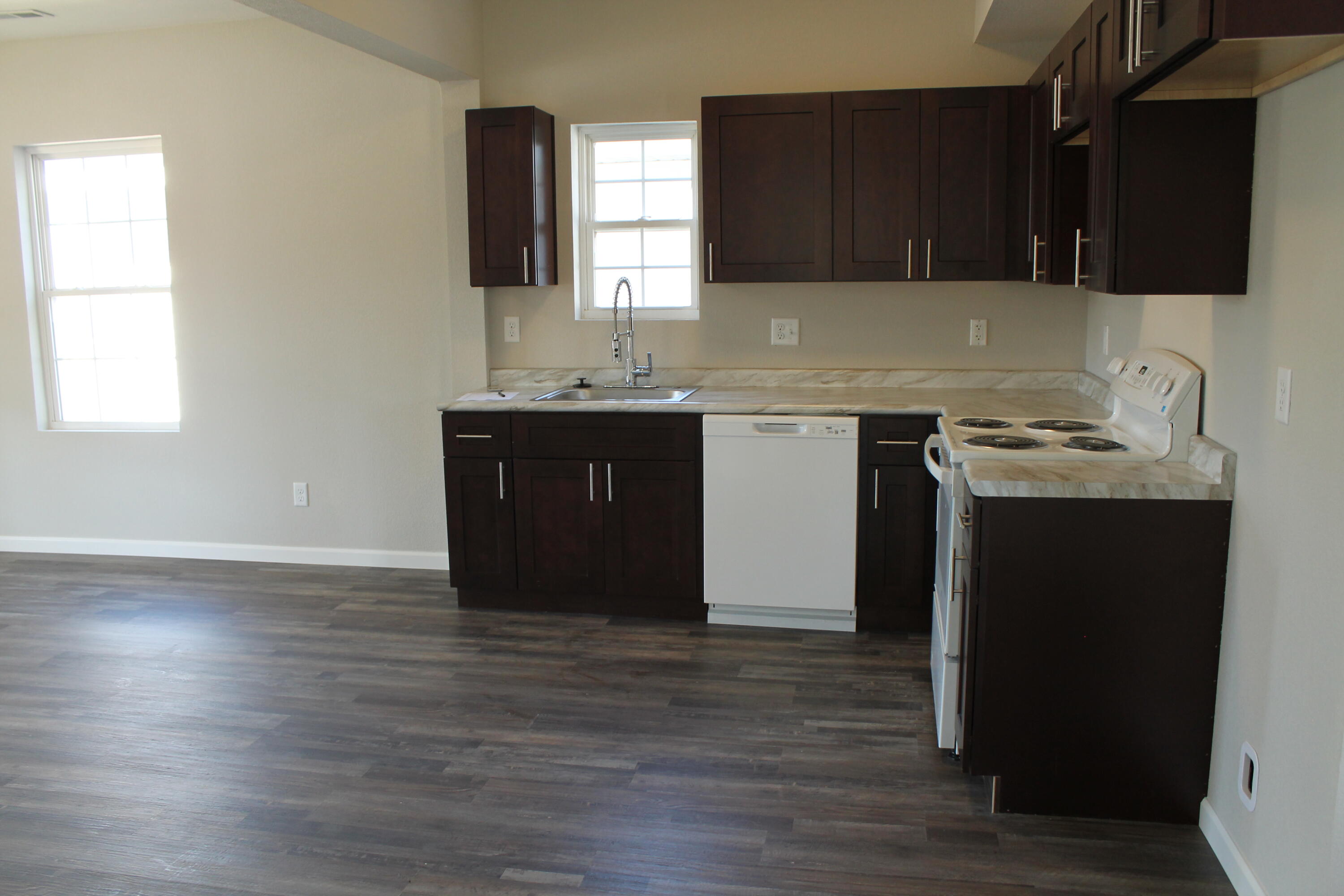 423 West Division Street Property Photo 9