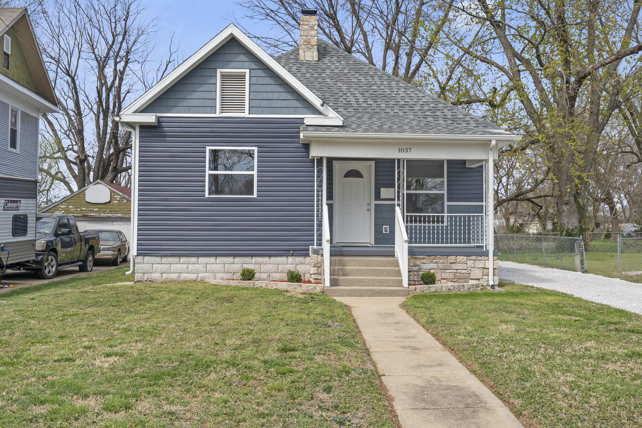 1037 West Monroe Terrace Property Photo 1