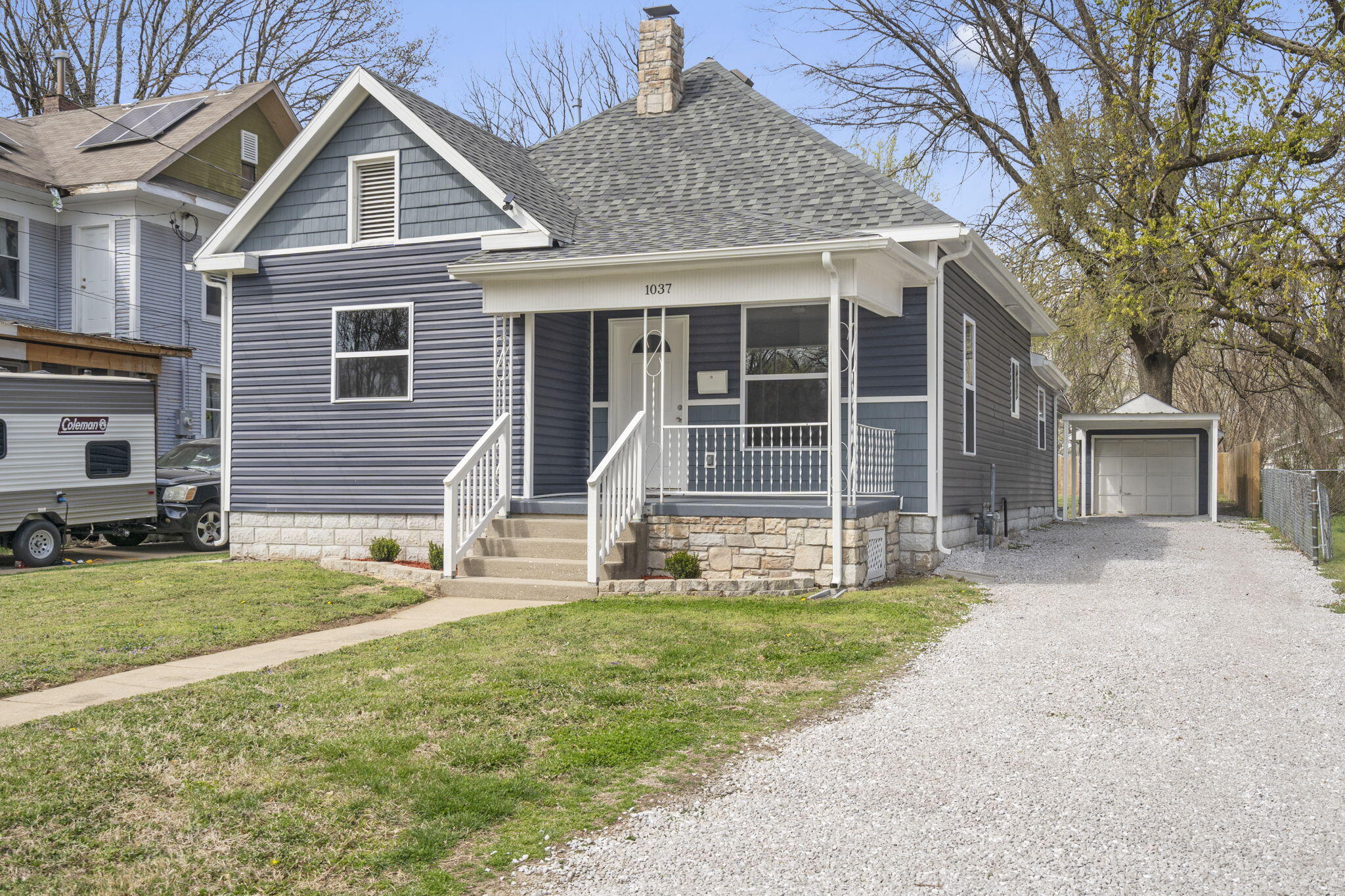 1037 West Monroe Terrace Property Photo 2