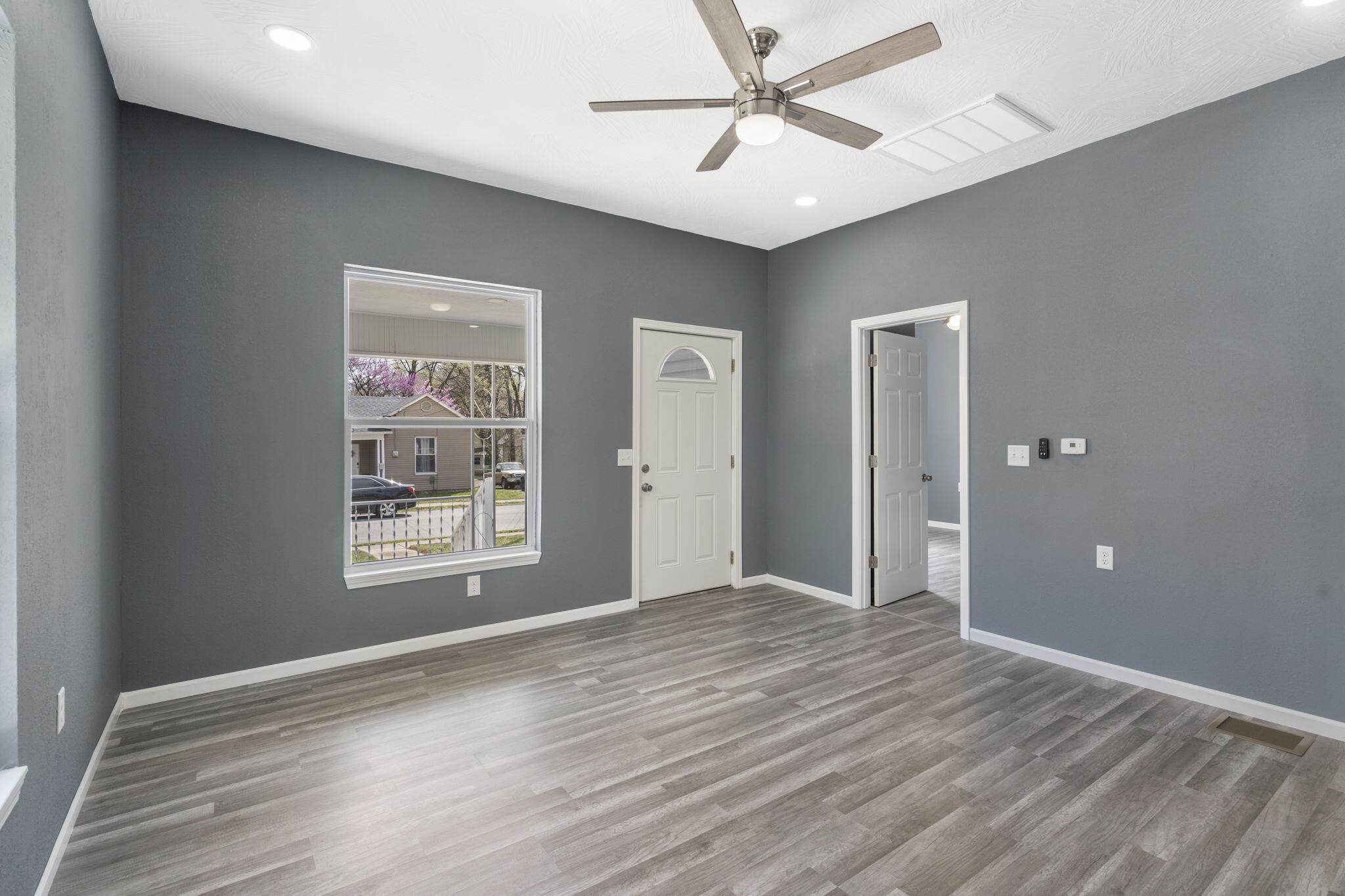 1037 West Monroe Terrace Property Photo 4