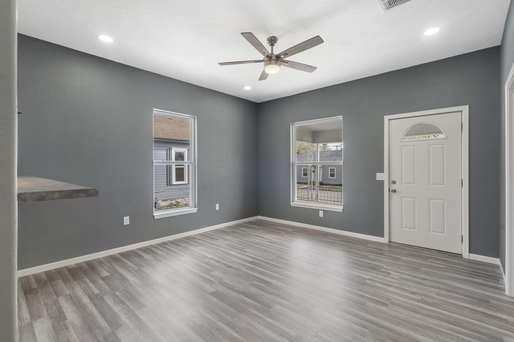1037 West Monroe Terrace Property Photo 5