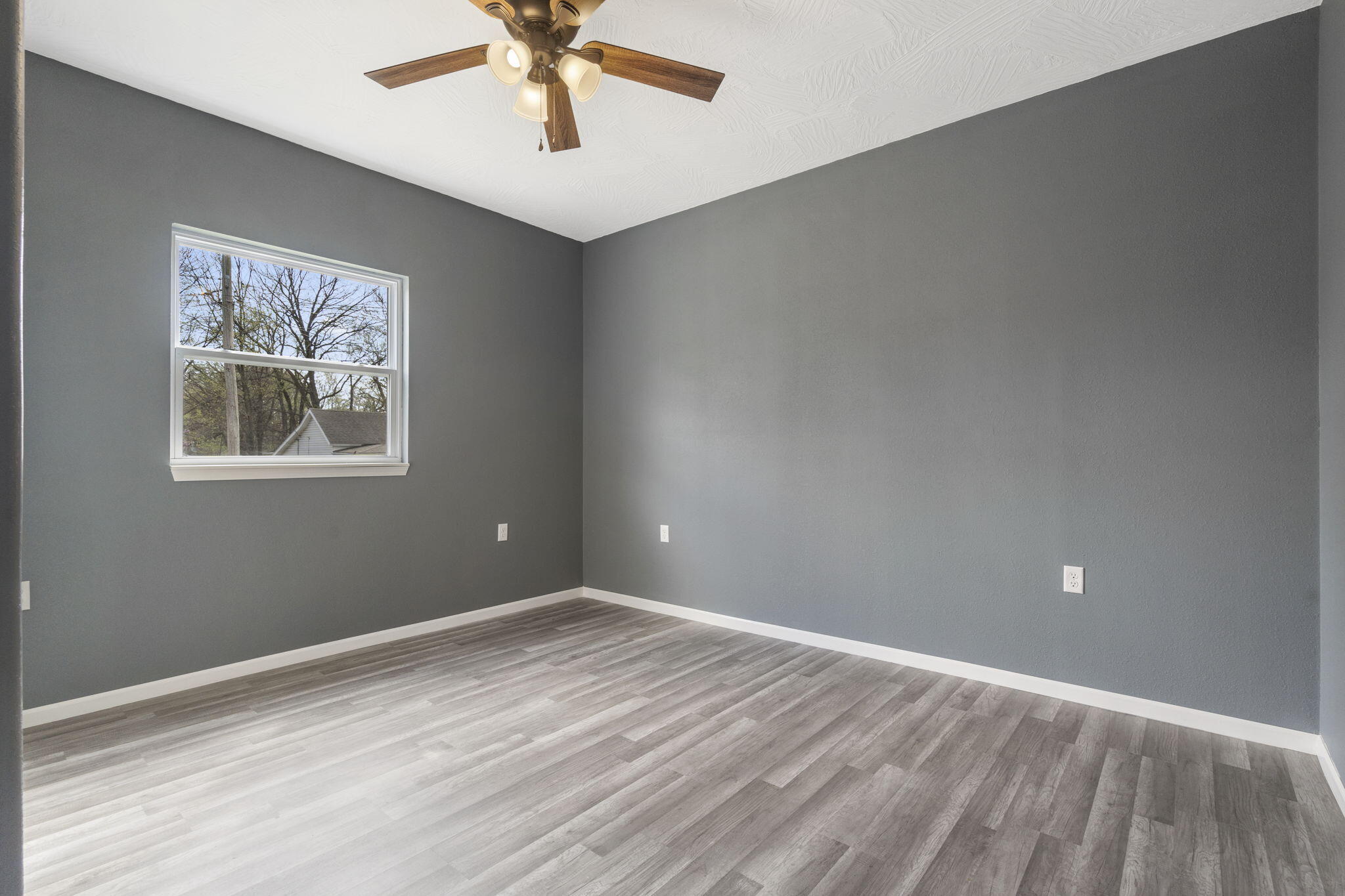 1037 West Monroe Terrace Property Photo 16