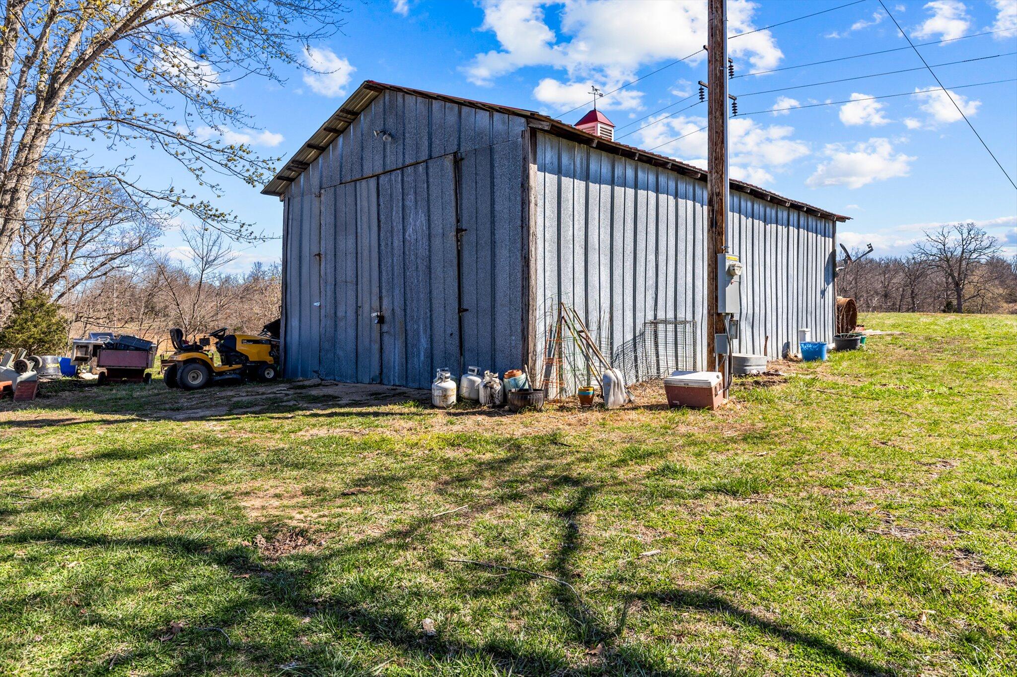 1502 County Road 1210 Property Photo 32