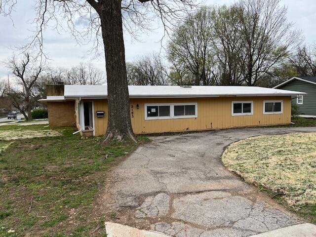 2153 South Hampton Avenue Property Photo 2