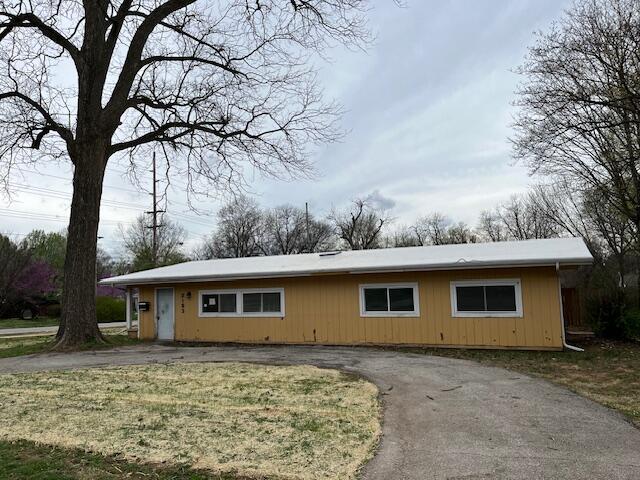 2153 South Hampton Avenue Property Photo 3
