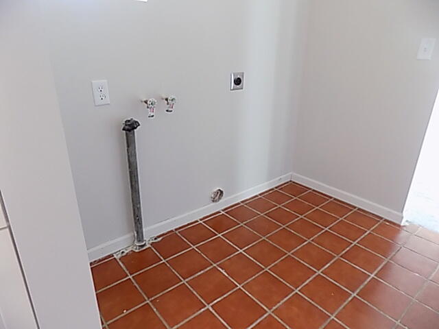 2153 South Hampton Avenue Property Photo 10