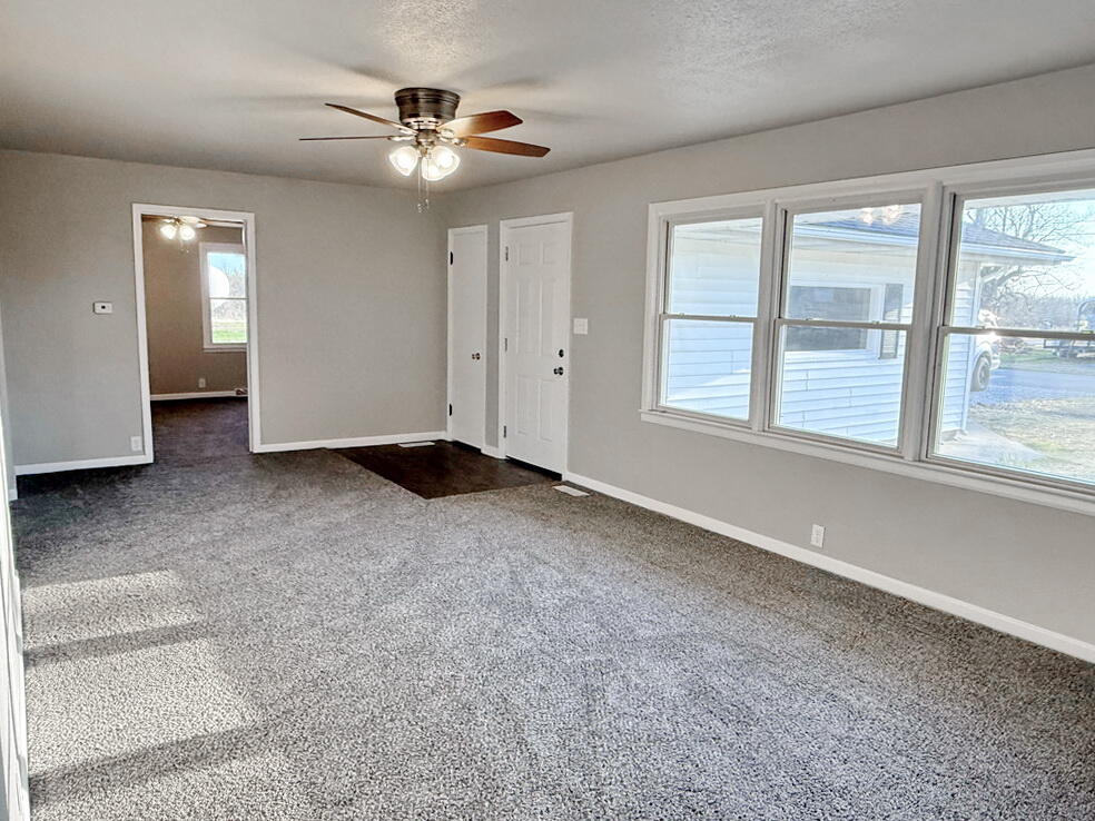 701 South Elm Street Property Photo 3