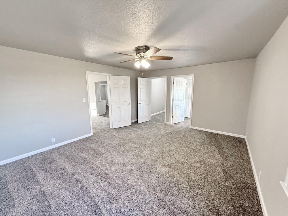 701 South Elm Street Property Photo 10