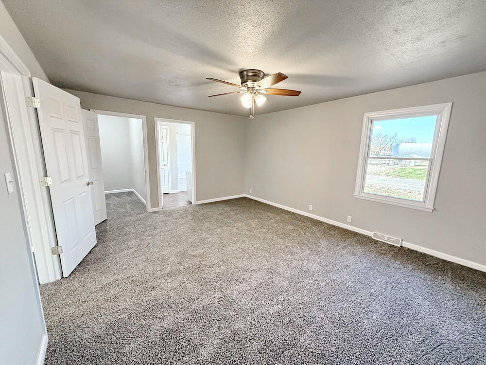 701 South Elm Street Property Photo 11