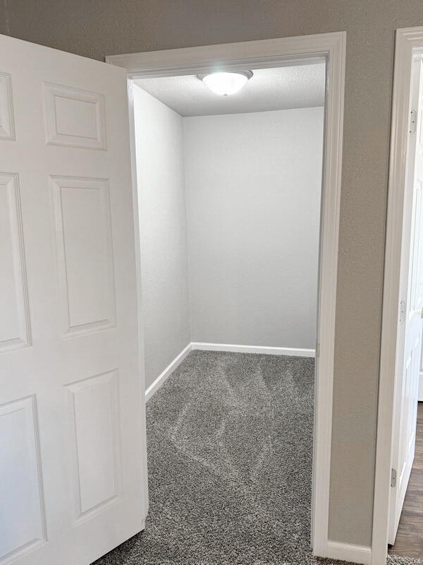 701 South Elm Street Property Photo 12