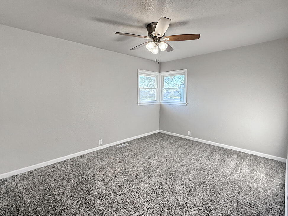 701 South Elm Street Property Photo 15