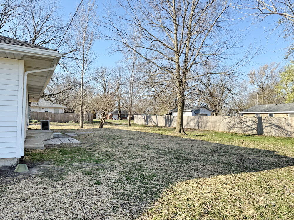 701 South Elm Street Property Photo 27