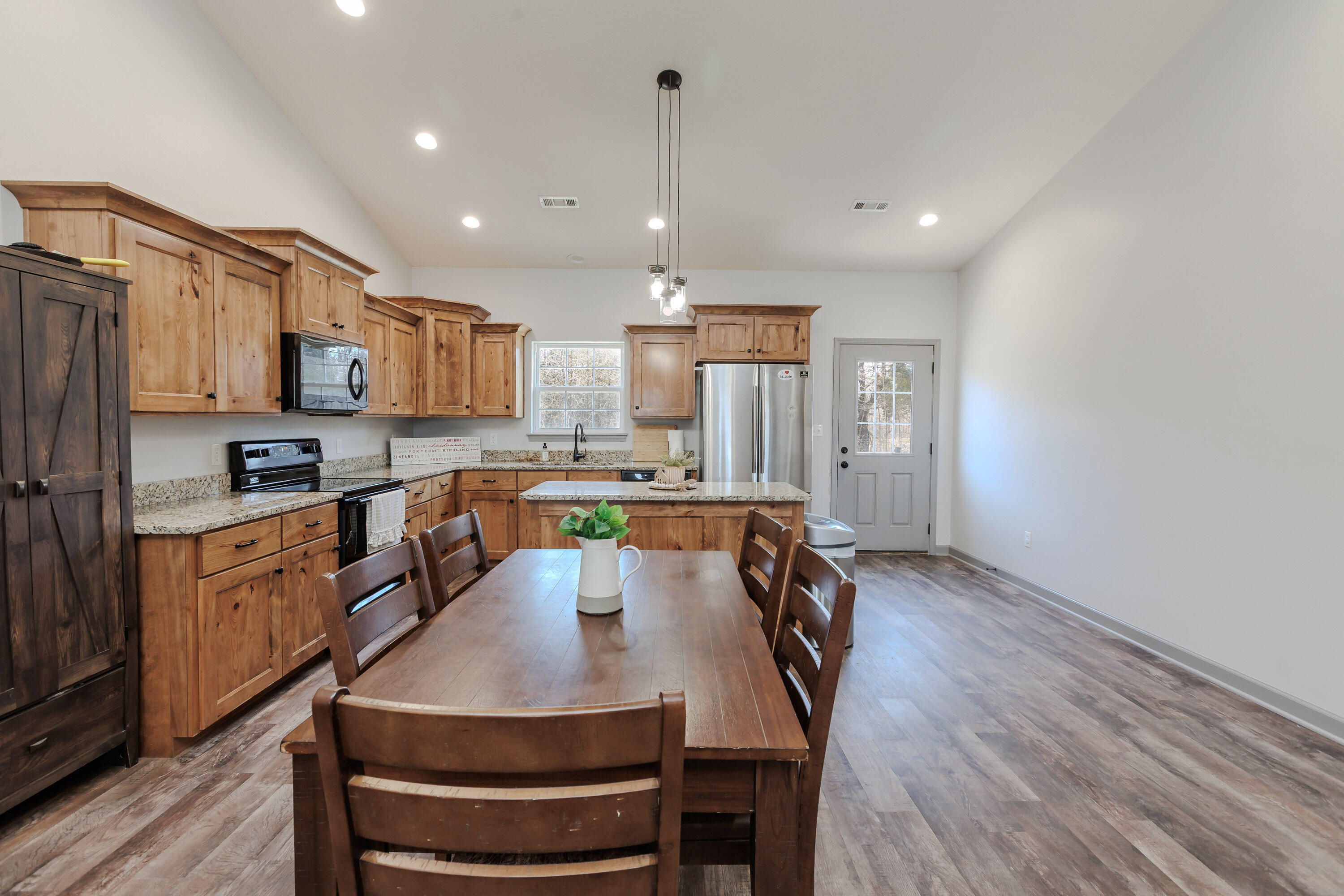 584 Birdsong Lane Property Photo 14