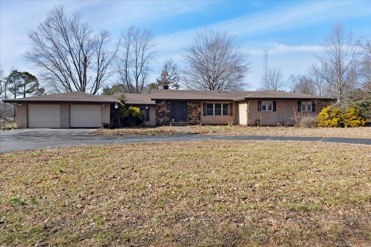 129 North Tanglewood Drive Property Photo 1
