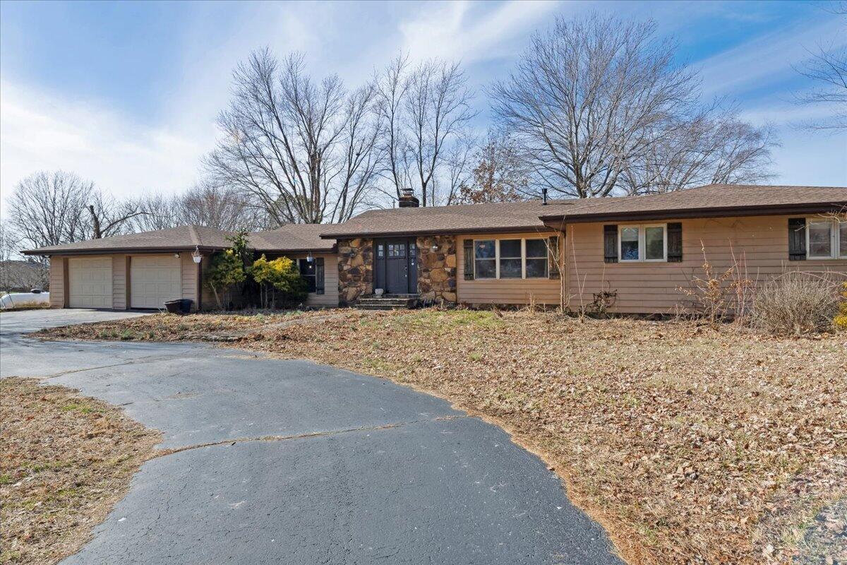 129 North Tanglewood Drive Property Photo 2