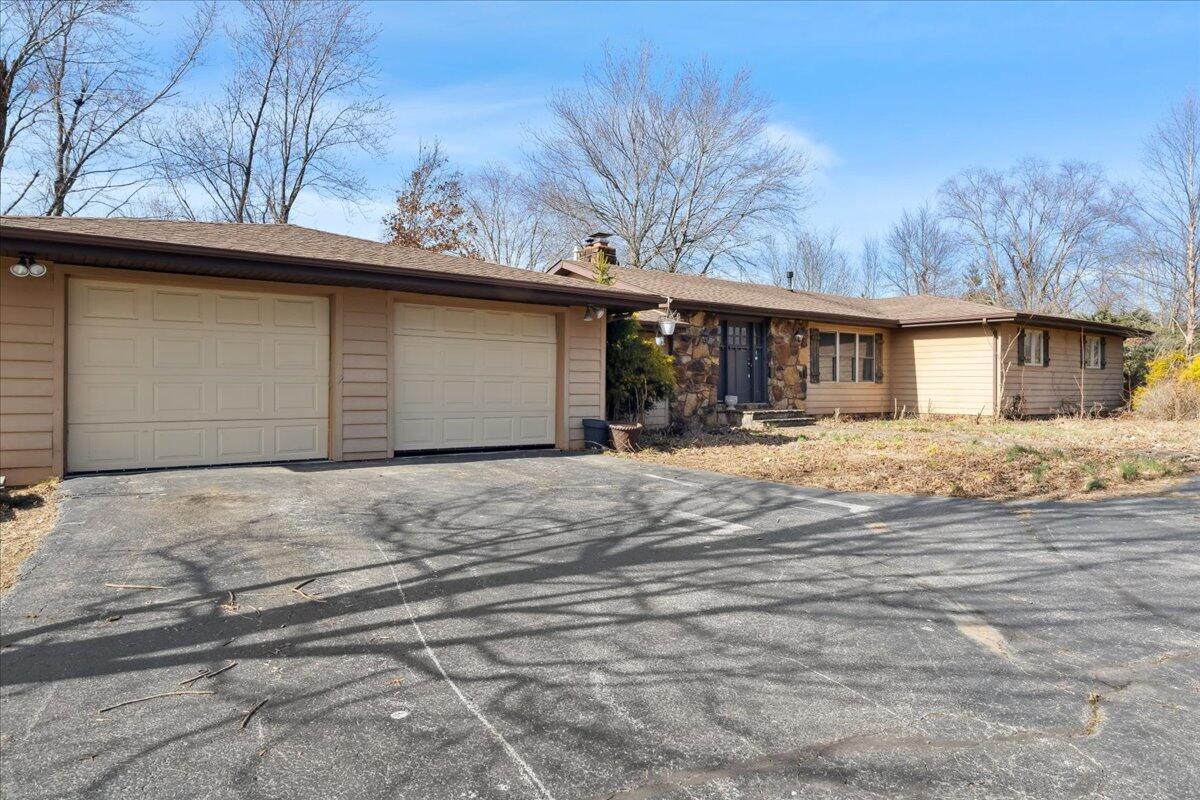 129 North Tanglewood Drive Property Photo 3