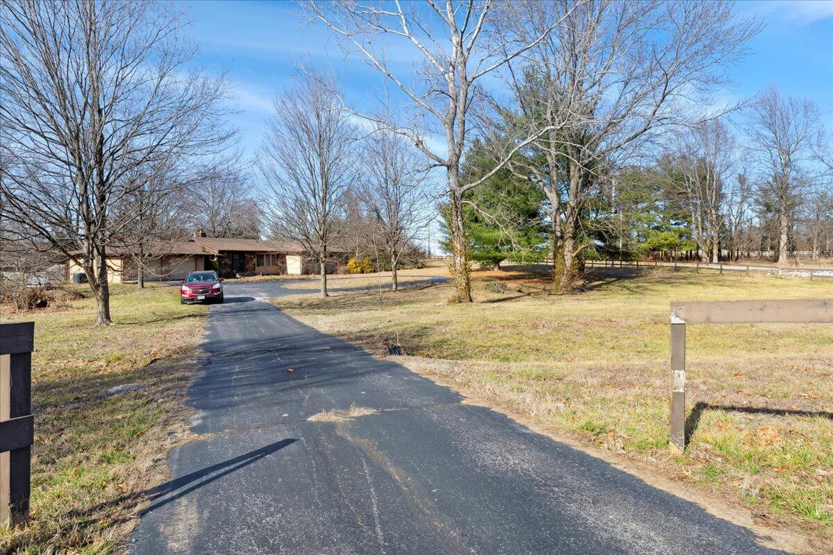 129 North Tanglewood Drive Property Photo 4