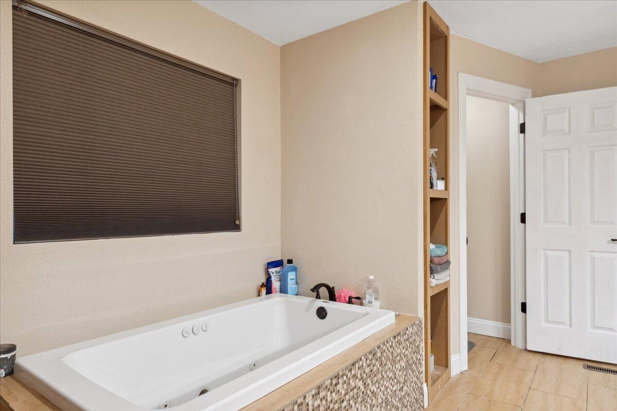 129 North Tanglewood Drive Property Photo 18