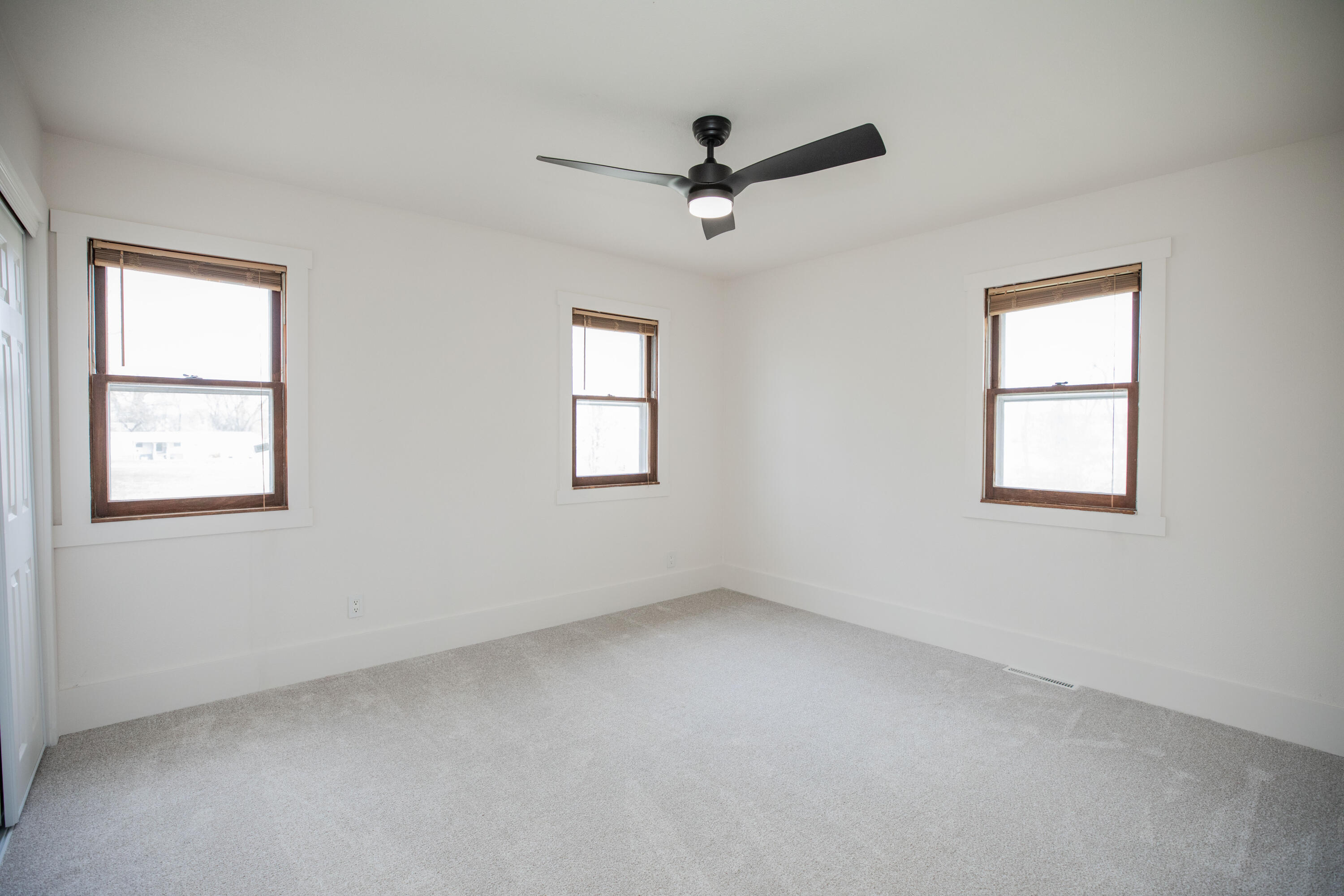 300 West Fairview Street Property Photo 23