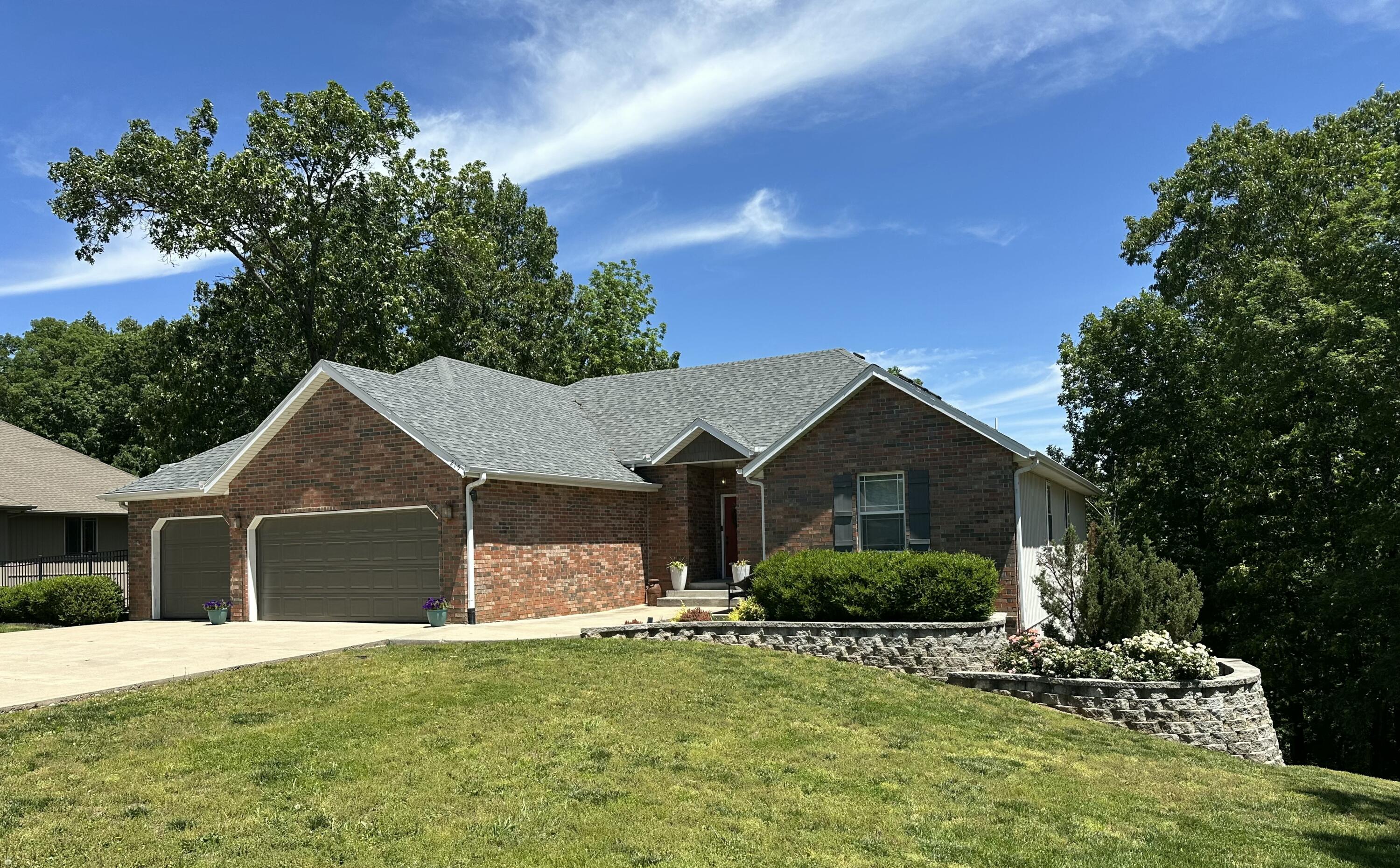 215 Southview Drive Property Photo 1